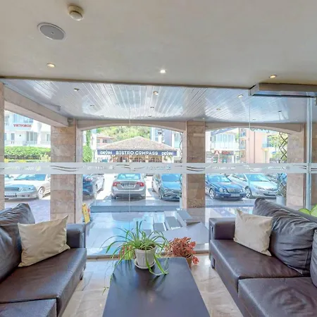 Marina Aparthotel 3*