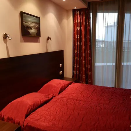Marina Aparthotel 3*