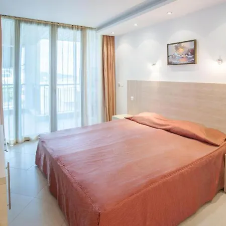 Marina Aparthotel 3*