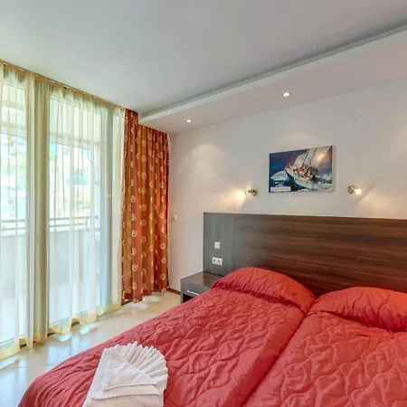 Marina Aparthotel 3*