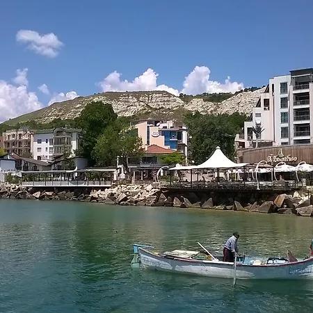 Marina Aparthotel 3*