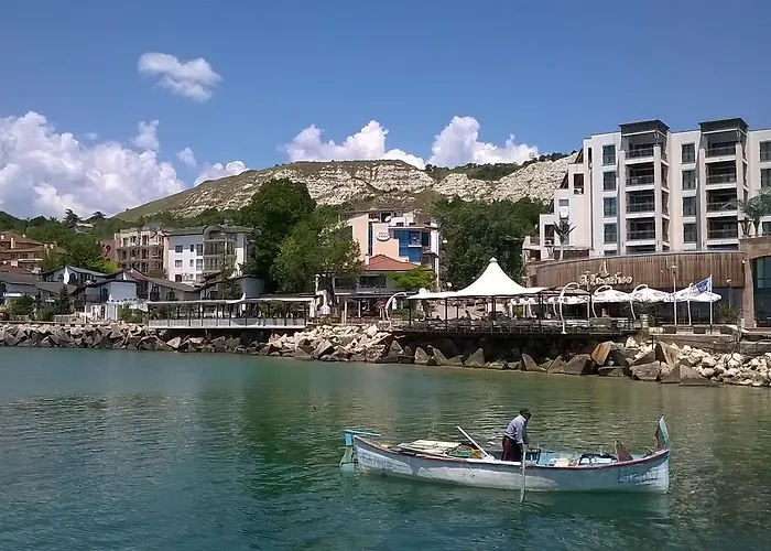 Marina Aparthotel 3*